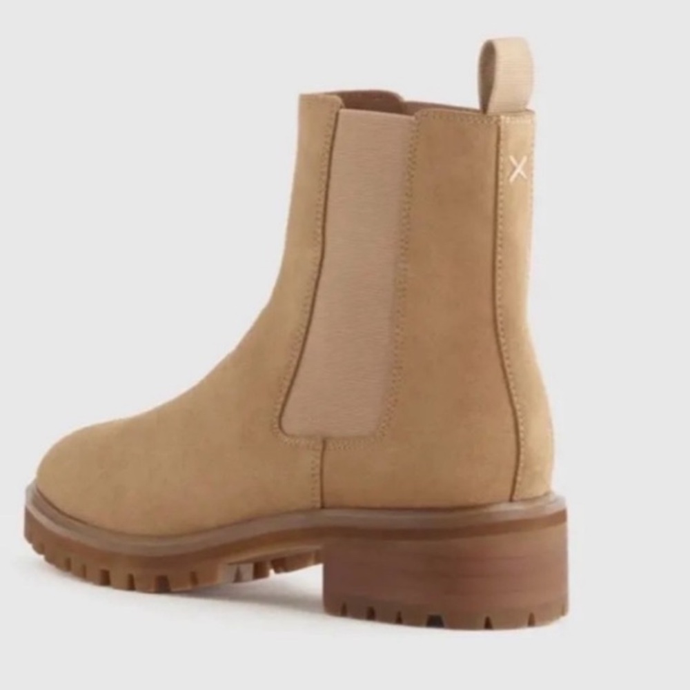 Quince Women's
Suede Chelsea Boot Size 8
Desert Tan Lug‎ Sole New - Picture 5 of 5